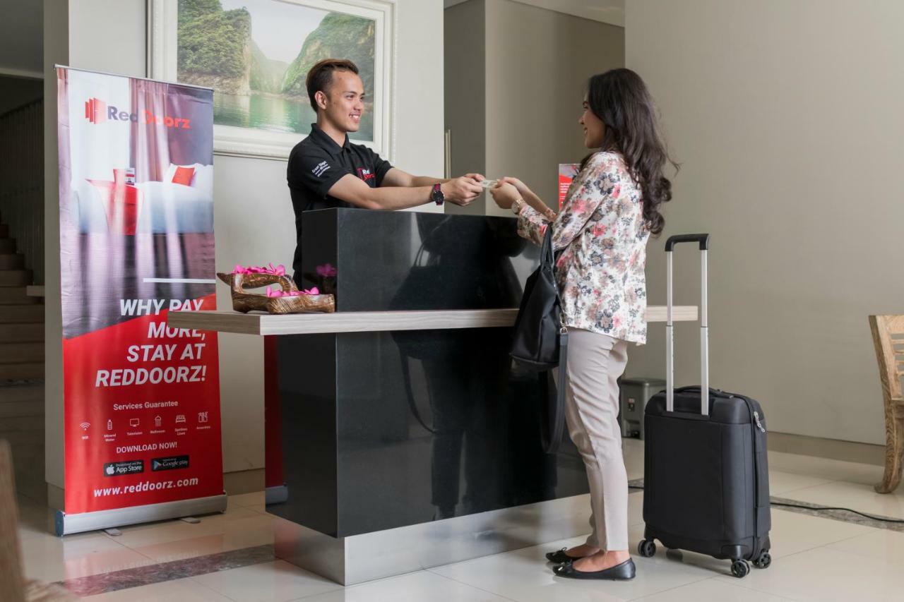 Reddoorz Plus Near Palembang Indah Mall Zewnętrze zdjęcie