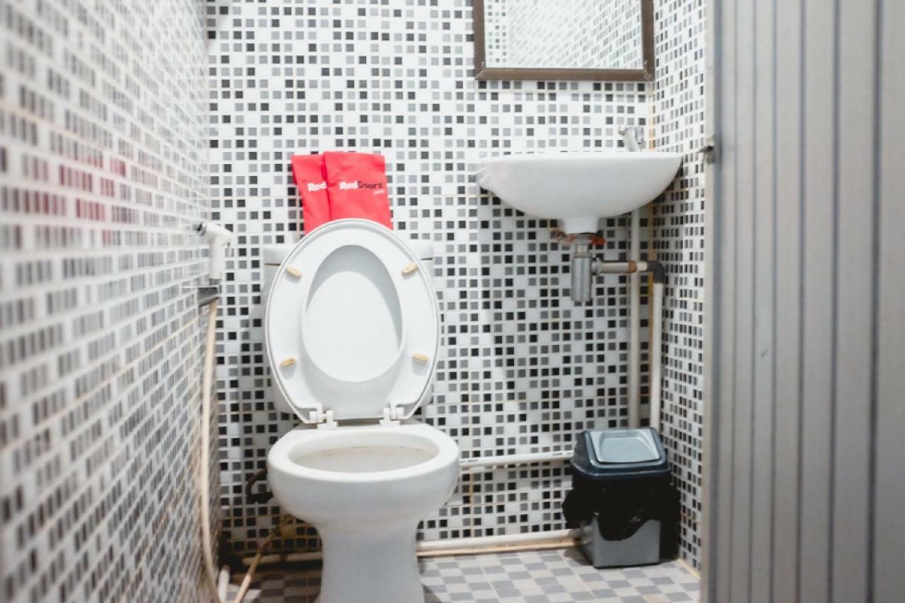 Reddoorz Plus Near Palembang Indah Mall Zewnętrze zdjęcie